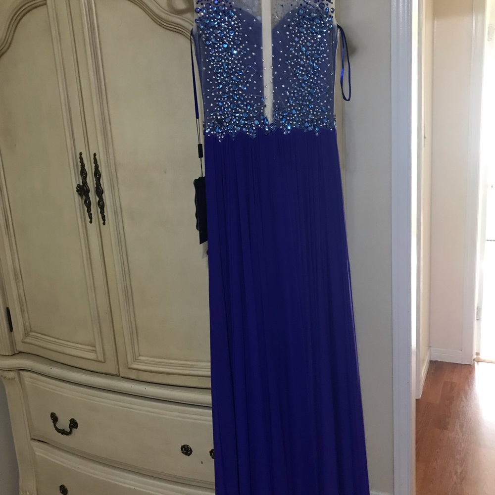 Prom dresses - Picture 1 of 4